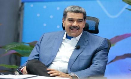 Presidente Maduro instruye a la juventud a construir un sistema permanente de consulta