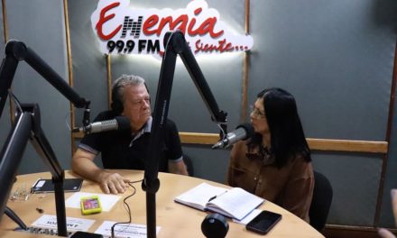 Gobernadora Karina Carpio sostuvo entrevista en Energía 99.9FM