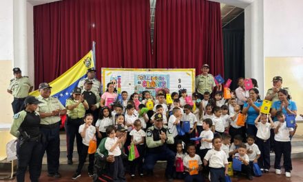 Programa «El policía va a la Escuela» refuerza formación de estudiantes maracayeros