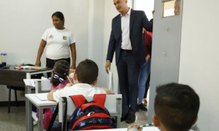 Ministro de Educación llamó a facilitar regreso a las aulas