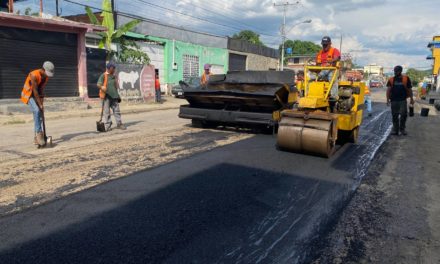 Colocado más de 600 toneladas de asfalto en La Coromoto