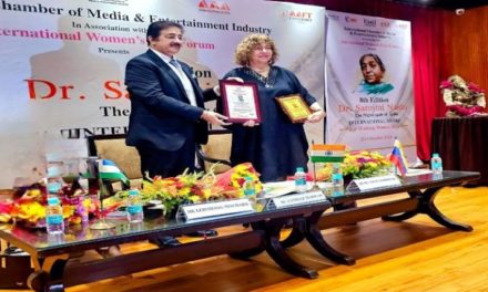 Embajadora de Venezuela en India recibe premio internacional