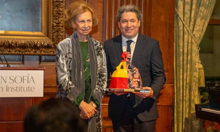 Gustavo Dudamel recibió premio por la excelencia del Instituto Queen Sofía en NY