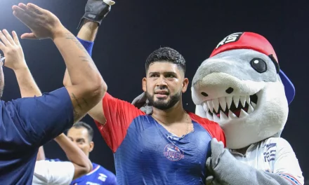 Tiburones dejó tendidos a los Tigres en Macuto