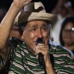 Gualberto Ibarreto recibe premio Aquiles Nazoa