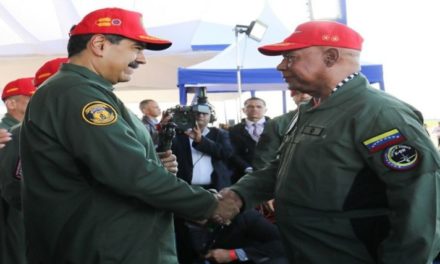 Jefe de Estado asciende y condecora a personal de la Aviación Militar Bolivariana