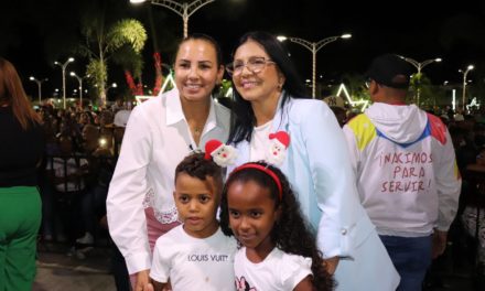 San Mateo encendió la Navidad en la restaurada Plaza Bolívar