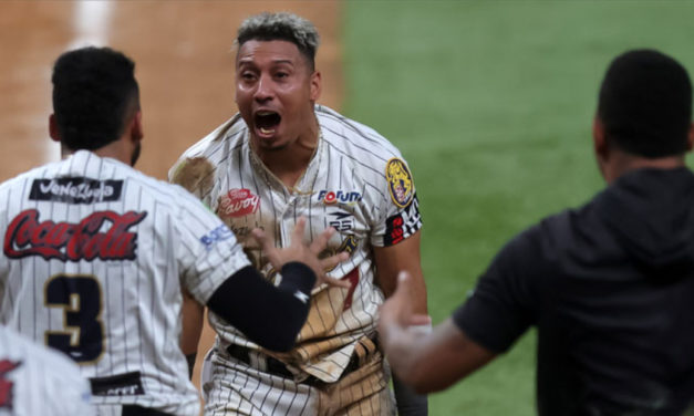 Tiburones de La Guaira quedó eliminado en juego de desempate con Leones del Caracas