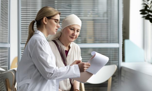 Pacientes oncológicos requieren monitoreo médico permanente