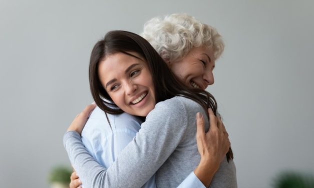 Un abrazo es muestra de cariño y una curita para el corazón