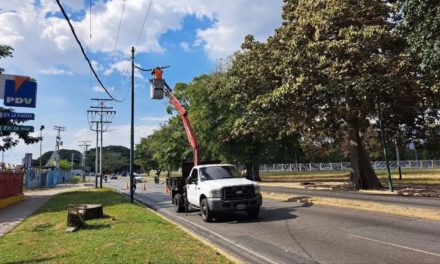 Ciudadanos disfrutan de alumbrado en principales avenidas de Girardot