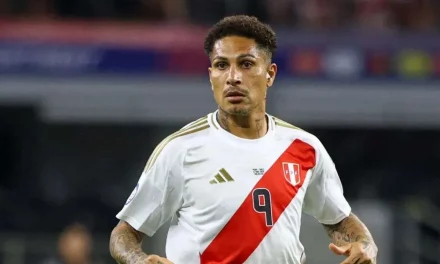 Paolo Guerrero anuncia su retiro de la selección de Perú