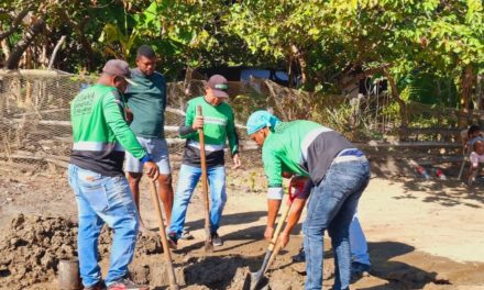 Reparada fuga de agua potable en la comunidad La Chivera