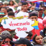 Vicepresidenta Rodríguez recibe en Miraflores caravana motorizada en apoyo a Maduro