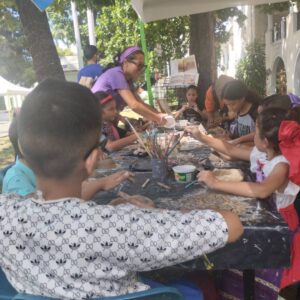 Niños y niñas aprendieron con diversión en pabellón infantil de la Filven
