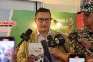 Carlos Sierra presentó sus obras en clausura de la Filven Aragua 2025