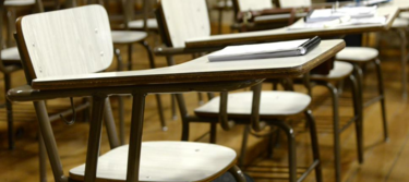 Docentes de universidades públicas inician huelga masiva en Argentina