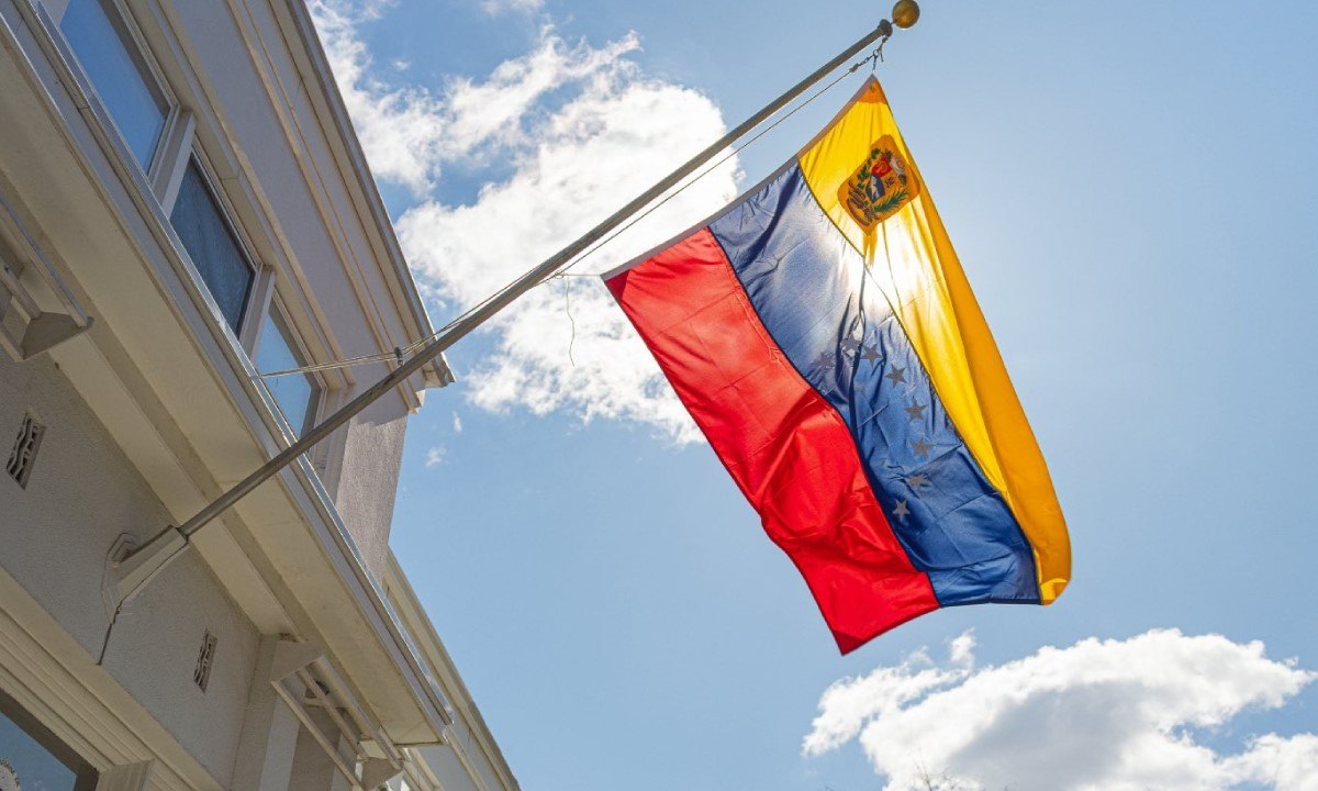 Delegación diplomática venezolana recupera sedes consulares en EEUU