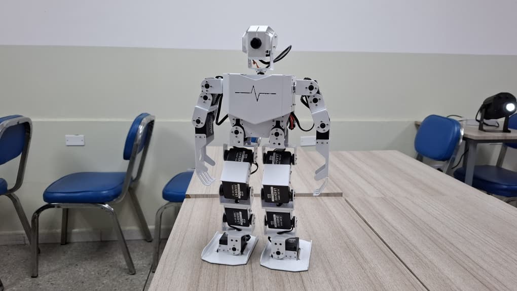 UBA adquirió robots humanoides y sistemas de automatización