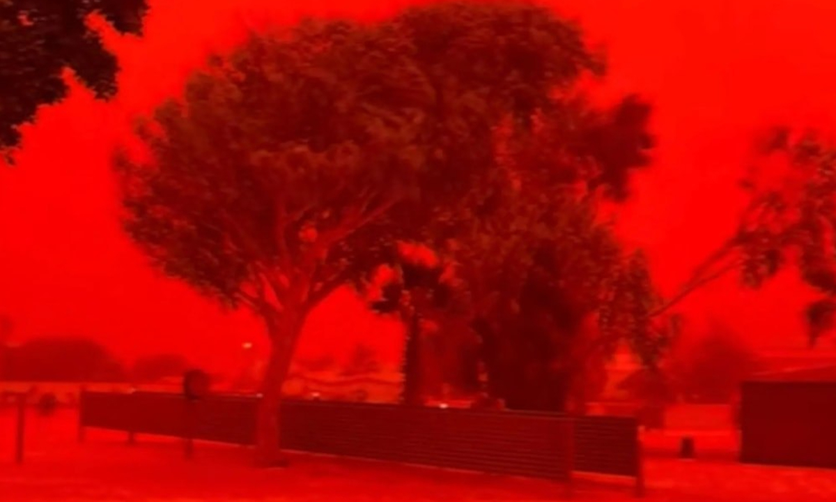 Tormenta tiñe el cielo de rojo en Australia