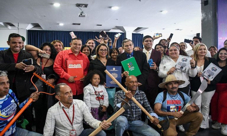 Ciara firma convenio con Universidades para que comunicación y tierras sean escudos del país