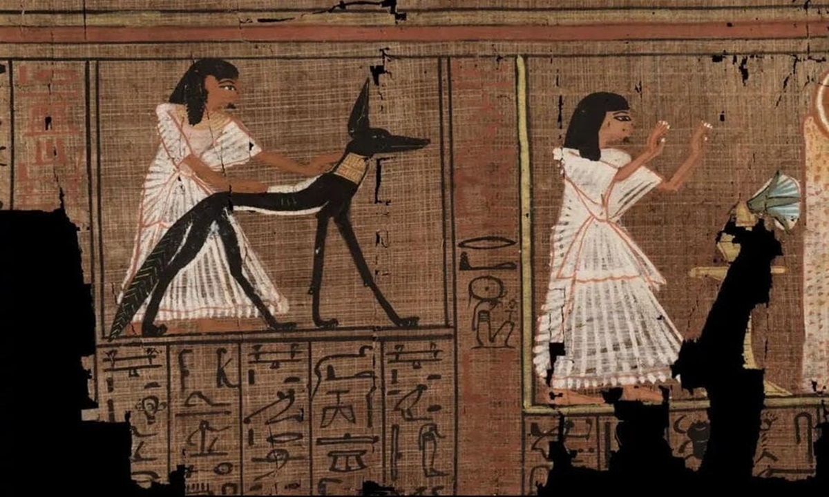 Hallan sustancia parecida al corrector líquido en papiros egipcios de tres mil años