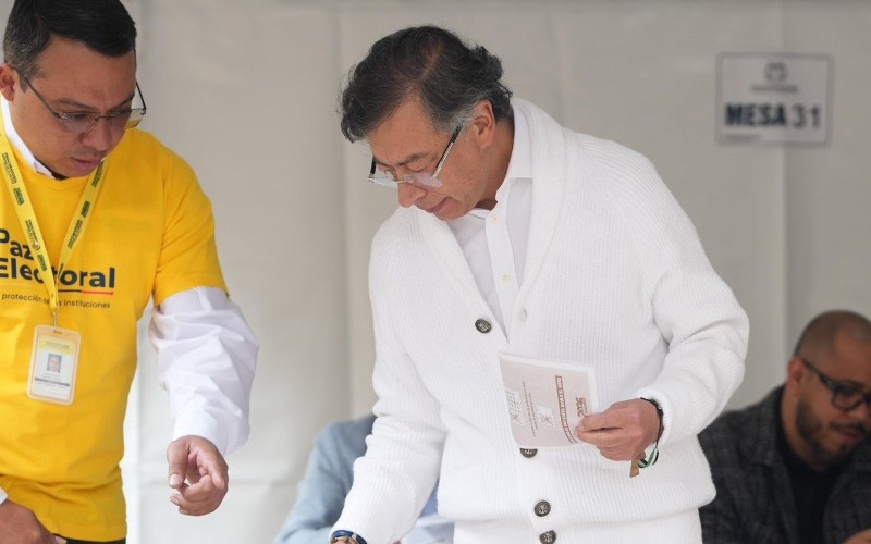 Petro vota y pide a los colombianos que lo hagan pensando en «el interés general»