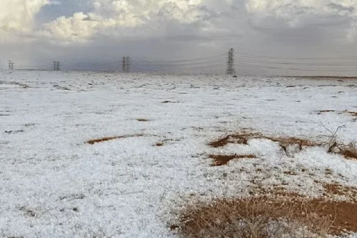 Granizadas e inundaciones golpean a Arabia Saudita