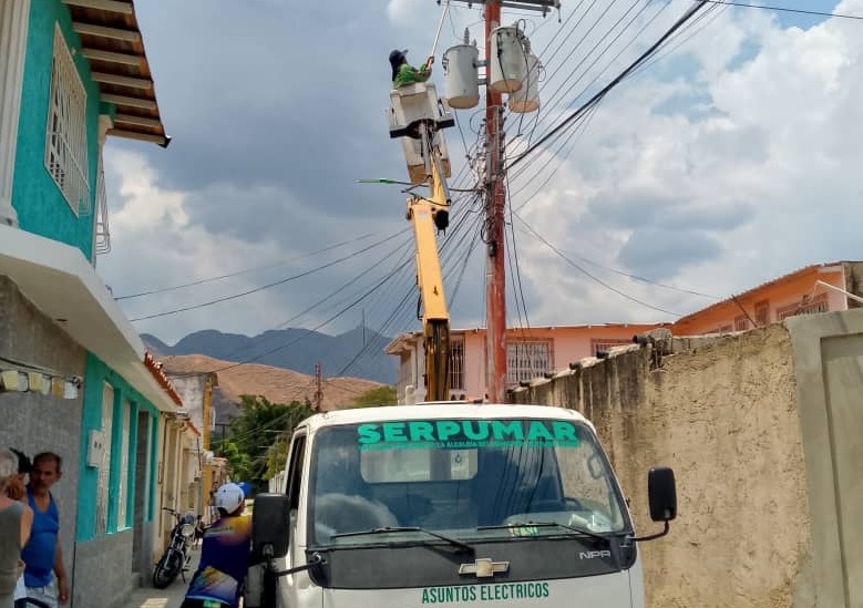 Alcaldía de Mariño trabaja para atender fallas eléctricas provocadas por las lluvias
