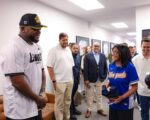 Presidenta (E) se reúne con leyendas del beisbol para anunciar lanzamiento de la Liga Monumental