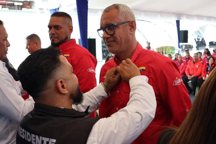 Otorgan Botón Honor al Mérito a mil 600 servidores del INTT por labor preventiva