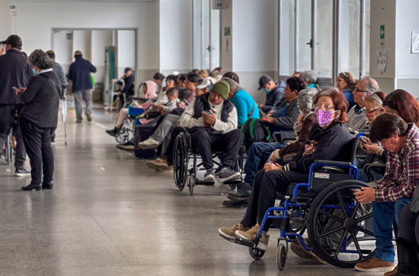 Trabajadores chilenos protestan por recortes en presupuesto de Salud