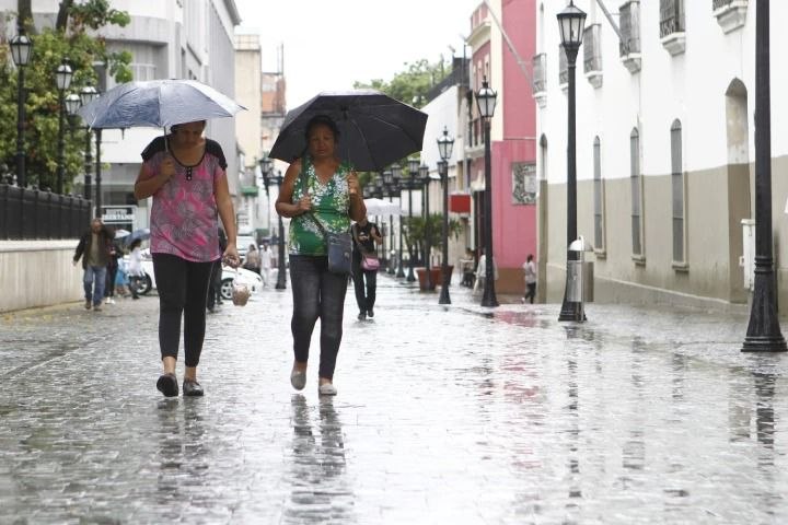 Prevén lluvias dispersas y actividad eléctrica en el país