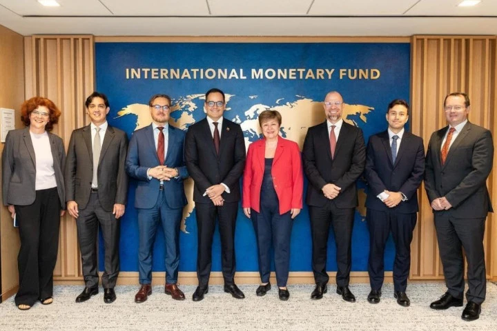 Equipo económico del Gobierno venezolano sostuvo reunión con el FMI