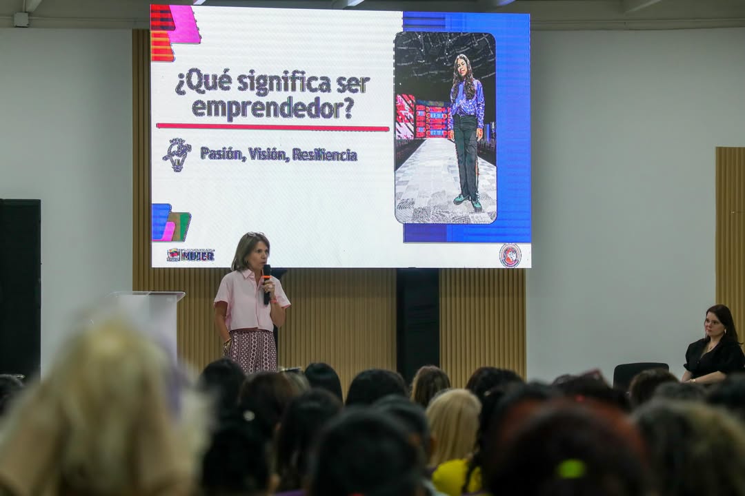 Seminario sobre Independencia Económica impactó a movimientos sociales
