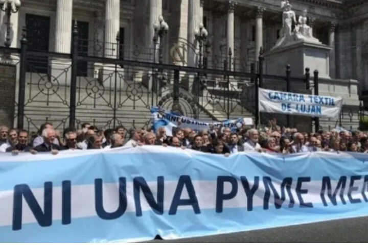 Protestan en Argentina por el cierre de 25 mil pymes