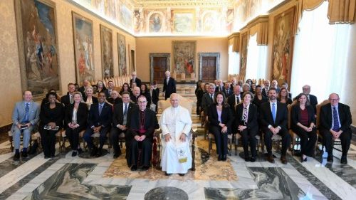 Papa León XIV reconoce los desafíos de la caridad y anima a no perder la esperanza