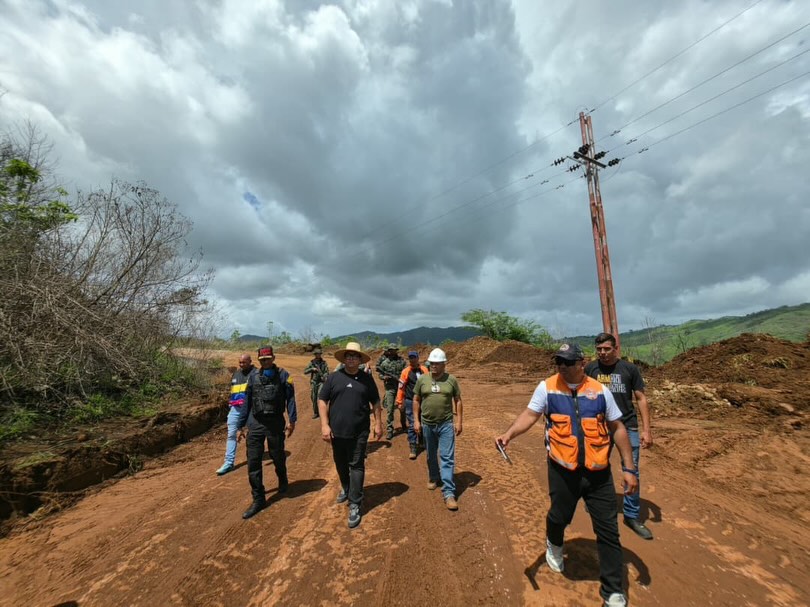 Alcaldía de Las Tejerías realizó despeje de la vialidad hacia Tiara