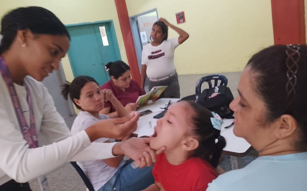 Más de 300 beneficios de salud reciben escolares de Las Tejerías