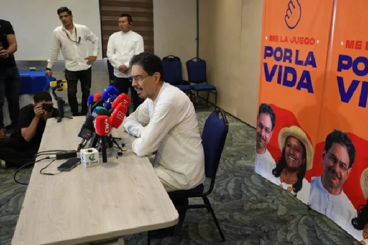 Candidato Cepeda presenta plan que decidirá el rumbo de Colombia