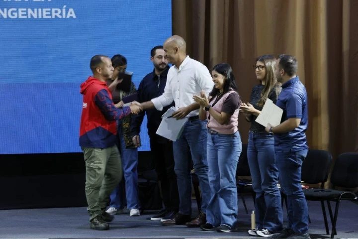 Jóvenes presentan propuestas para la reestructuración y reingeniería del Gobierno