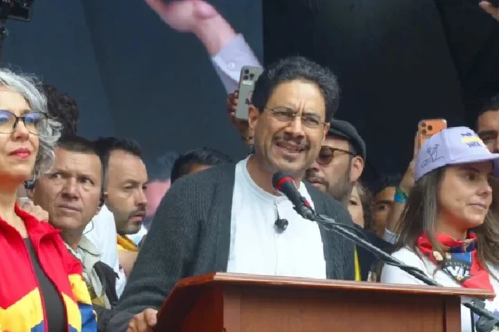 Iván Cepeda cierra campaña en Bogotá y convoca al voto popular