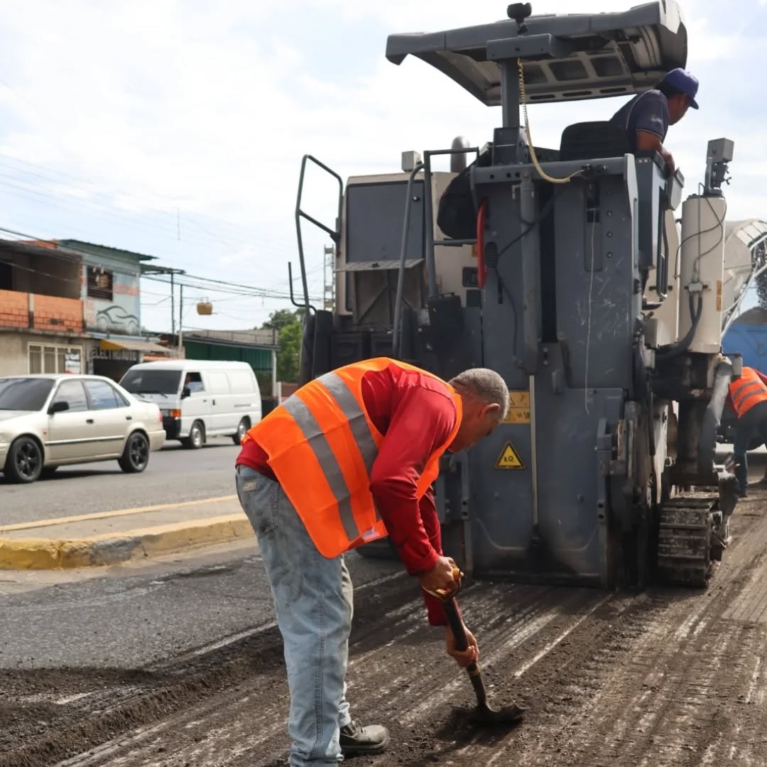 Iniciaron trabajos de escarificación en la Avenida Aragua de Maracay
