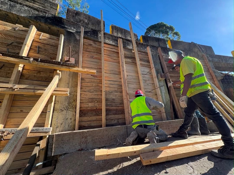 Construcción de muro de contención registra avance en sector Vista al Valle