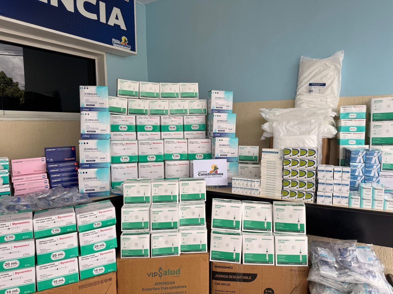 Entrega de insumos médicos fortalece sistema público de salud de Lamas