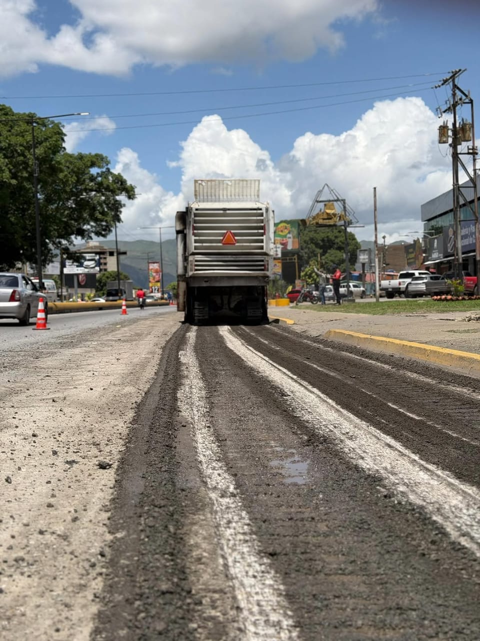 Ejecutan labores de escarificación en Carretera Nacional Cagua – Villa de Cura
