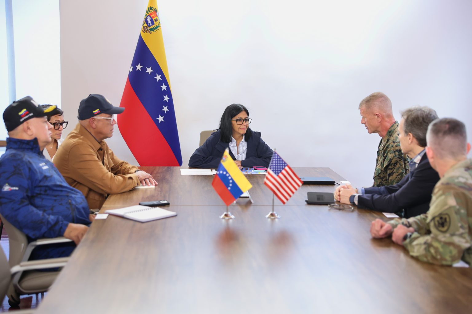 Delcy Rodríguez se reune con autoridades de EEUU para coordinar labores humanitarias