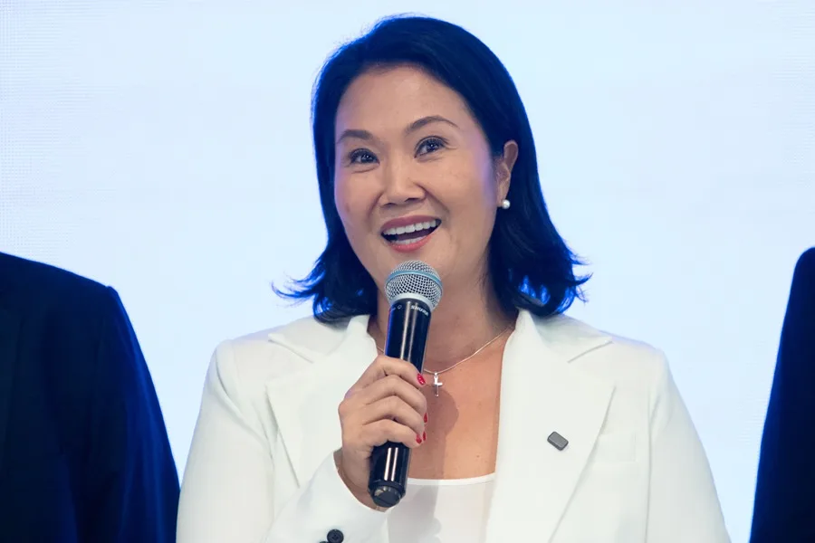 Fujimori a un paso de la presidencia de Perú