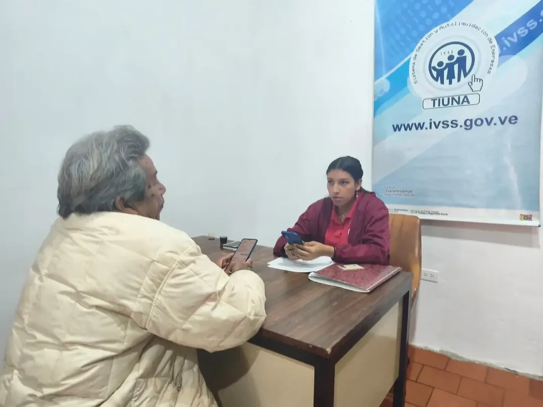Adultos mayores de la Colonia Tovar recibieron atención integral