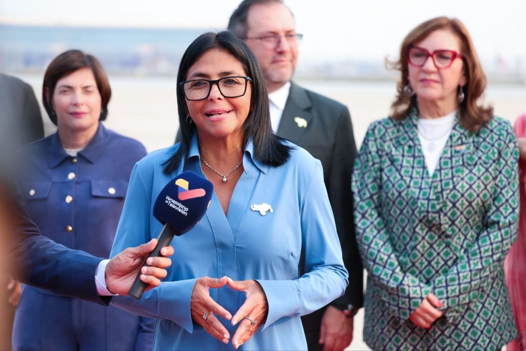 Delcy Rodríguez llegó a base aérea de Nueva Delhi para agenda estratégica